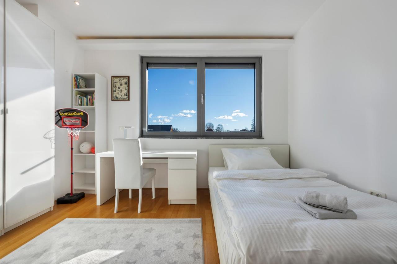 Contemporary With Rooftop Terrace In Apartment Maribor