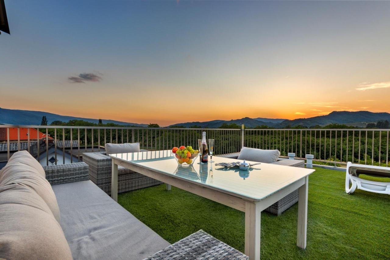 Apartment Contemporary With Rooftop Terrace In