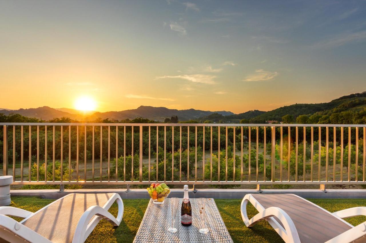Contemporary With Rooftop Terrace In Apartment *